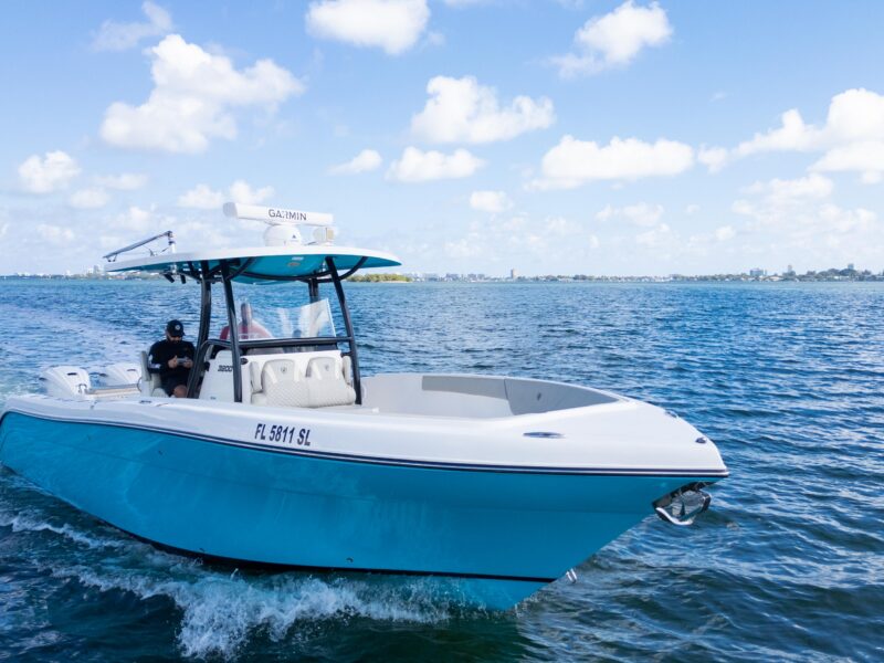 2019 Century 3200 Center Console