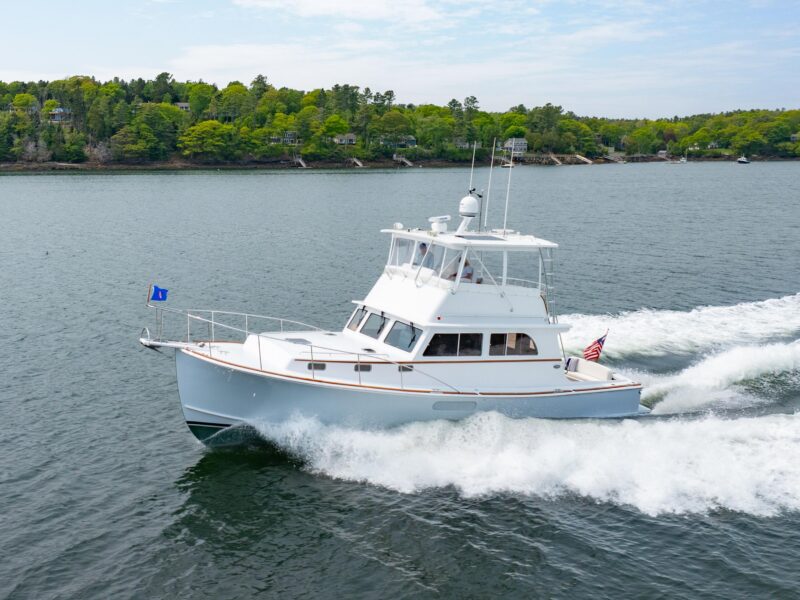 2019 Lowell Flybridge