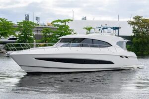 2019 Riviera 5400 Sport Yacht for sale - photo 7