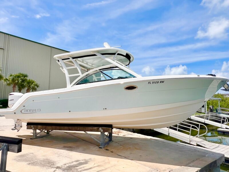 2019 Robalo R317 Dual Console