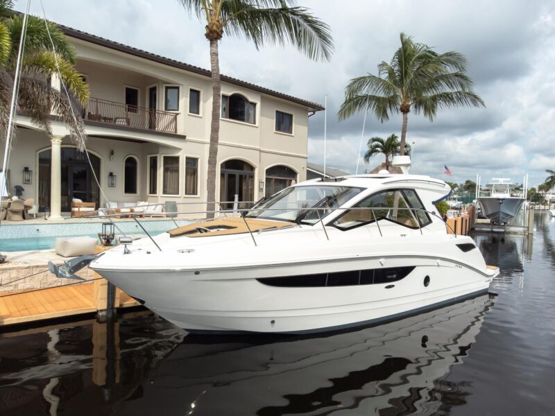 2019 Sea Ray Sundancer 350 Coupe