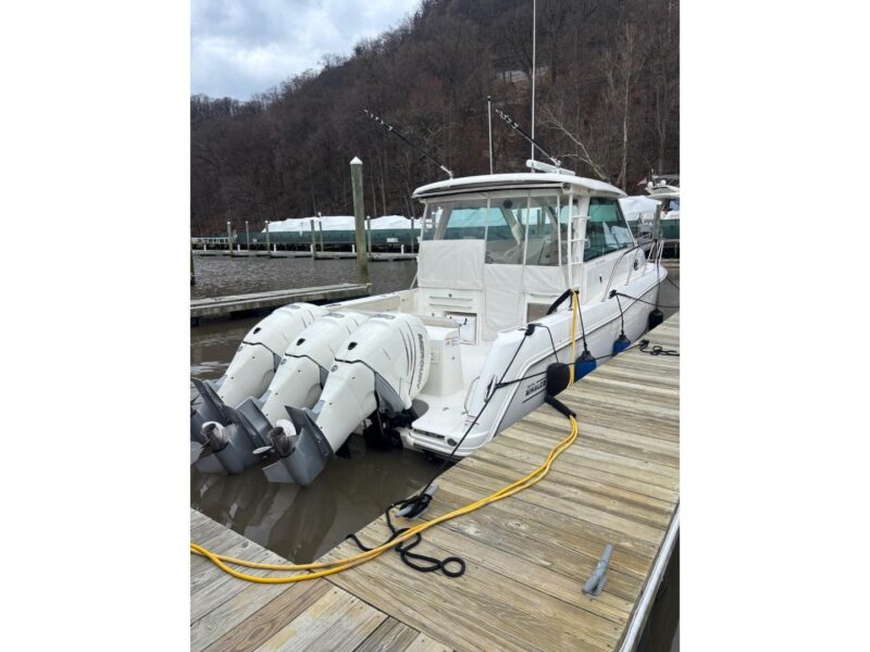 2020 Boston Whaler 345 Conquest