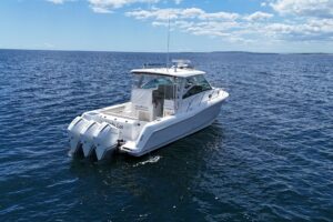 2020 Boston Whaler 345 Conquest for sale - photo 4