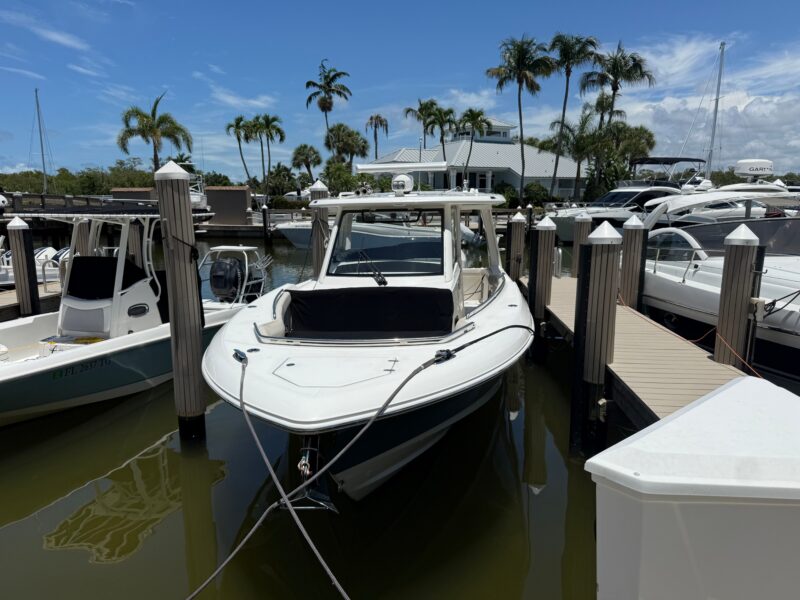2020 Boston Whaler 350 Realm