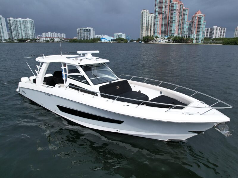 2020 Boston Whaler 420 Outrage