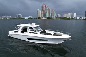 2020 Boston Whaler 420 Outrage for sale - photo 8