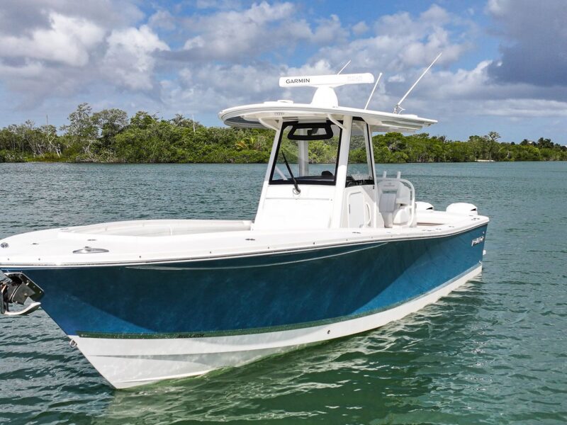 2020 Regulator 31 Center Console