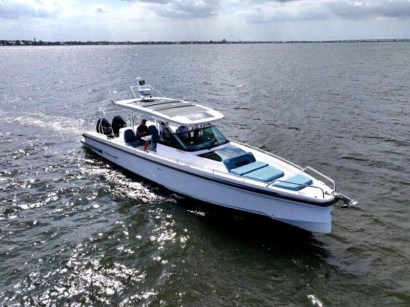2021 Axopar 37 Sun-Top