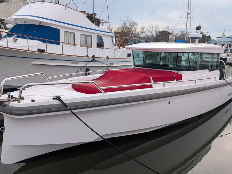 2021 Axopar 37 XC Cross Cabin
