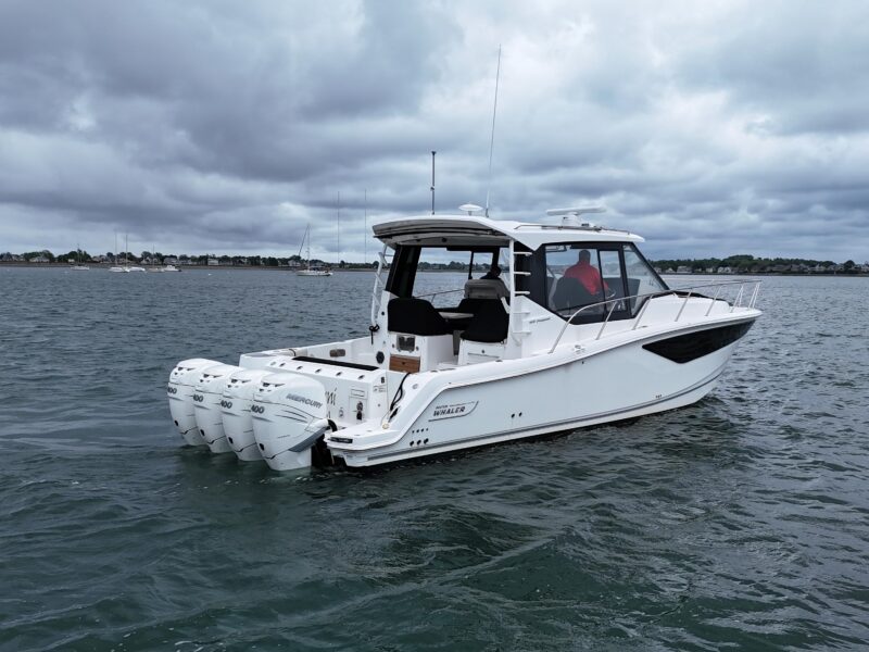 2021 Boston Whaler 405 Conquest