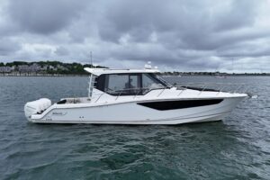 2021 Boston Whaler 405 Conquest for sale - photo 2