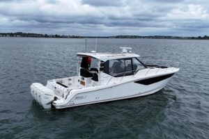 2021 Boston Whaler 405 Conquest for sale - photo 7