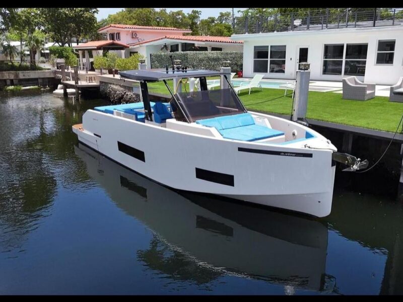 2021 De Antonio Yachts Express