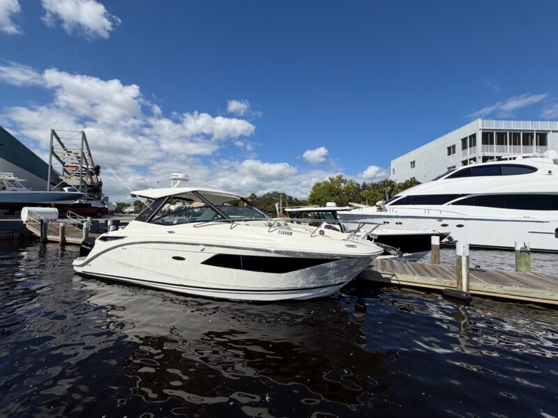 2021 Sea Ray Sundancer 320 Outboard