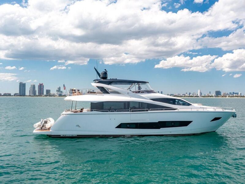 2021 Sunseeker 86 Yacht