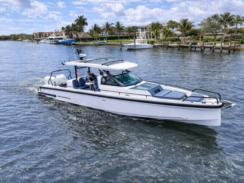 2022 Axopar 37 Sun-Top