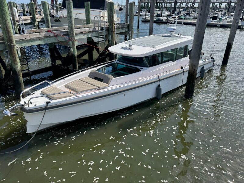 2022 Axopar 37 XC Cross Cabin