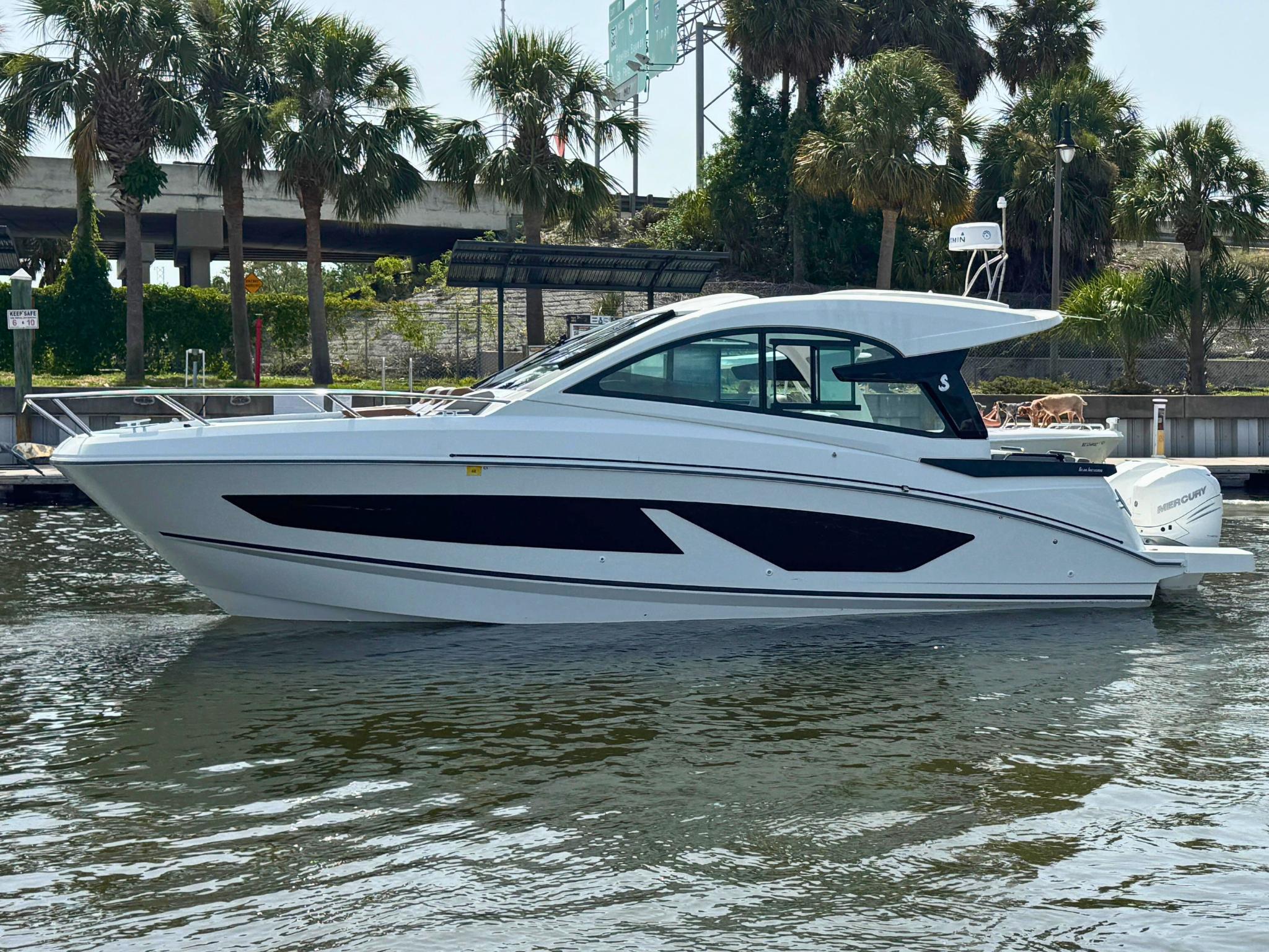 2022 Beneteau Gran Turismo 32 for sale