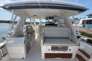 2022 Boston Whaler 380 Realm for sale - photo 4