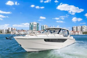 2022 Boston Whaler 405 Conquest for sale - photo 3