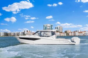2022 Boston Whaler 405 Conquest for sale - photo 4