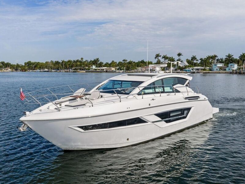 2022 Cruisers Yachts 46 Cantius