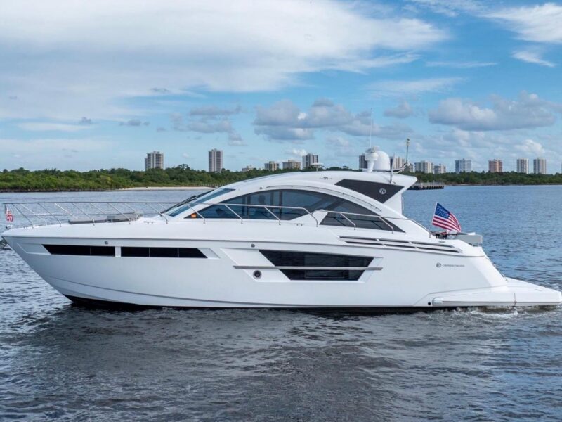2022 Cruisers Yachts 54 Cantius
