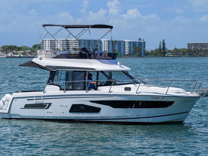 2022 Jeanneau NC Weekender 1095 Fly