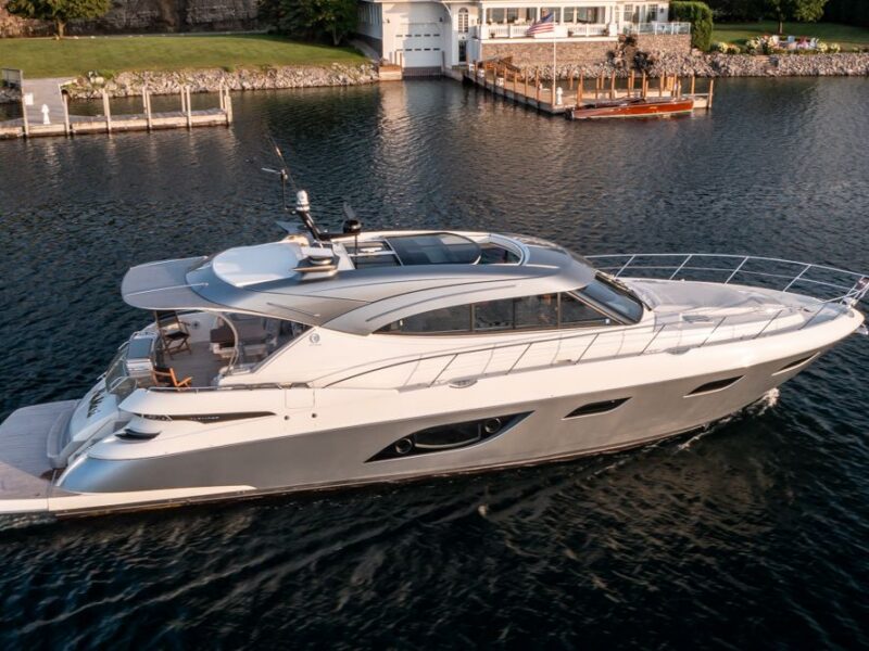 2022 Riviera 6000 Sport Yacht Platinum Edition