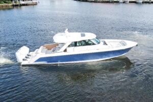 2022 Tiara Yachts 48 LS for sale - photo 2