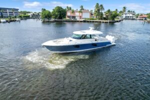 2022 Tiara Yachts 48 LS for sale - photo 4