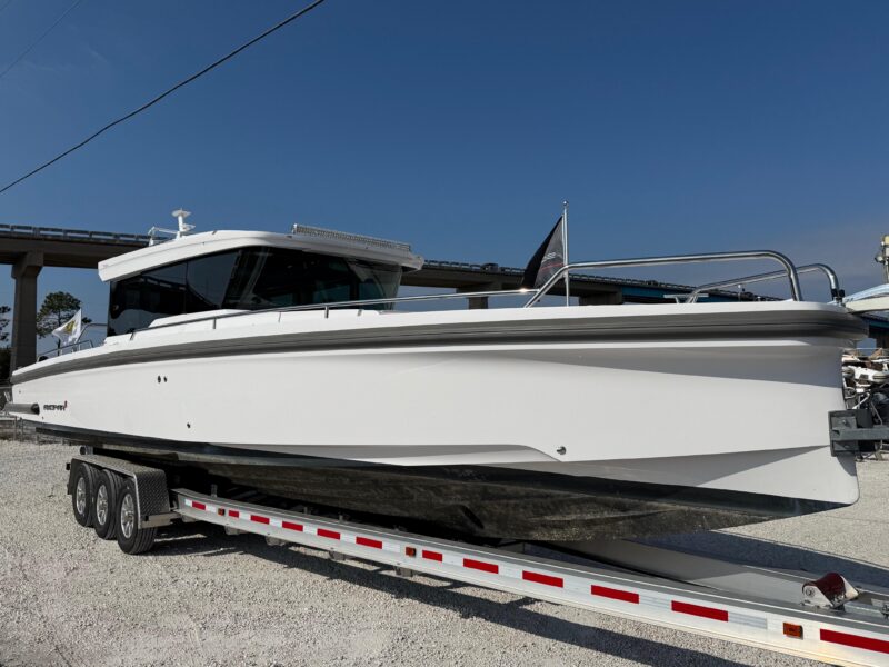 2023 Axopar 37 XC Cross Cabin