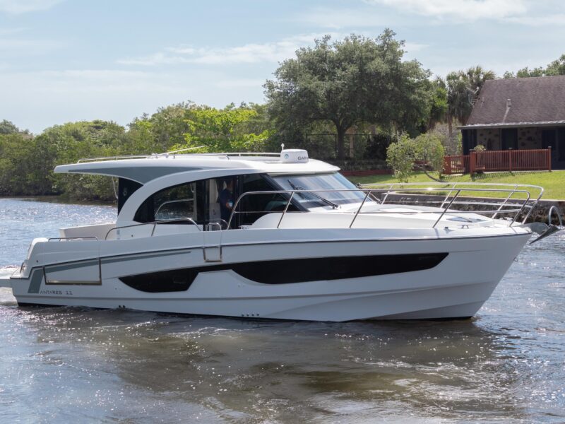 2023 Beneteau Antares 11