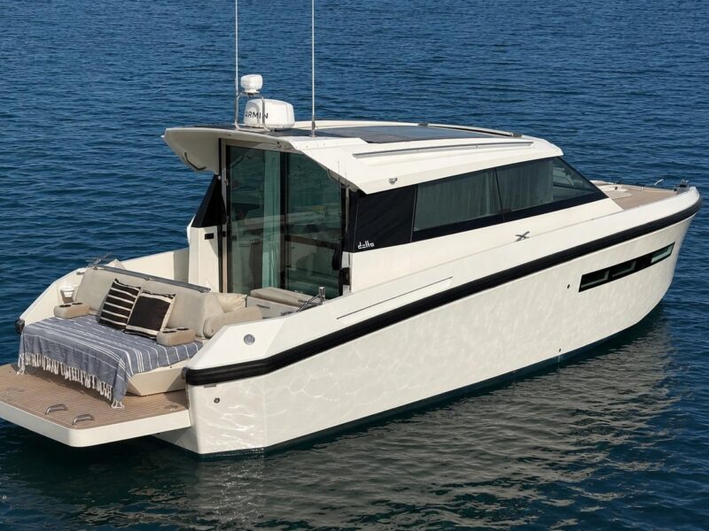 2023 Delta Powerboats 33 Coupe