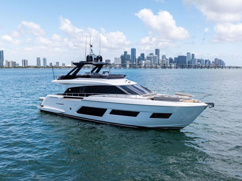 2023 Ferretti Yachts 670