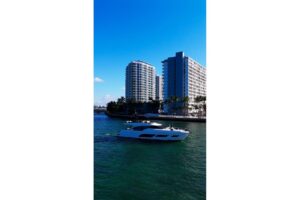 2023 Ferretti Yachts 720 for sale - photo 4