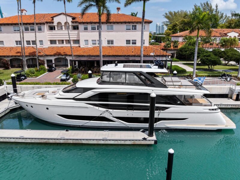 2023 Ferretti Yachts 860