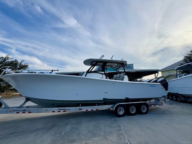2023 Front Runner 36 Center Console