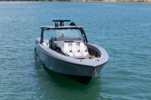 2023 Midnight Express 43 Solstice for sale - photo 5