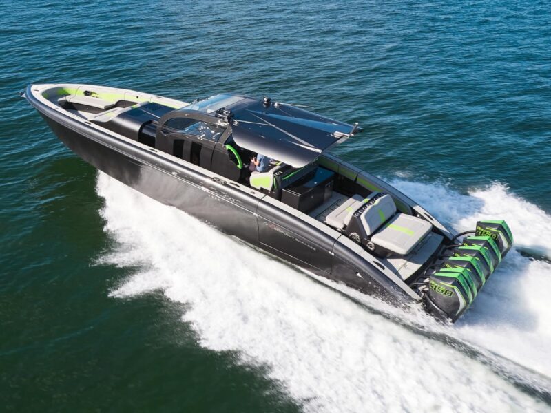 2023 Midnight Express 52 Vitesse