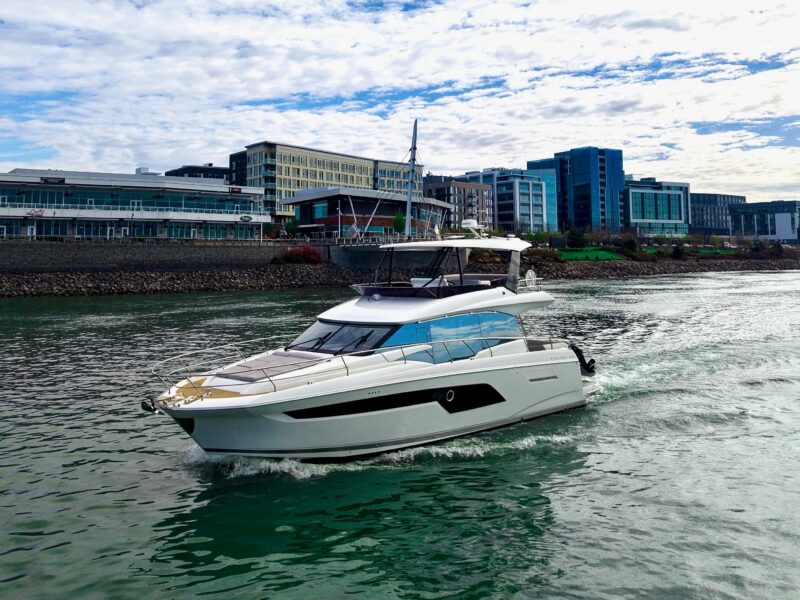 2023 Prestige 520