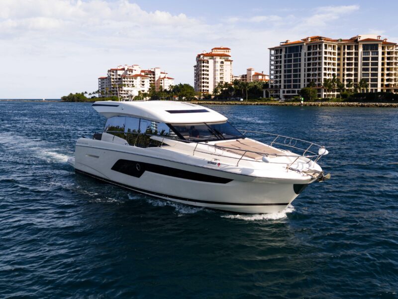 2023 Prestige 520S