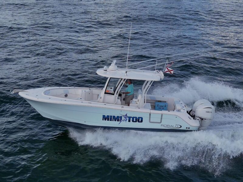 2023 Robalo R302 Center Console