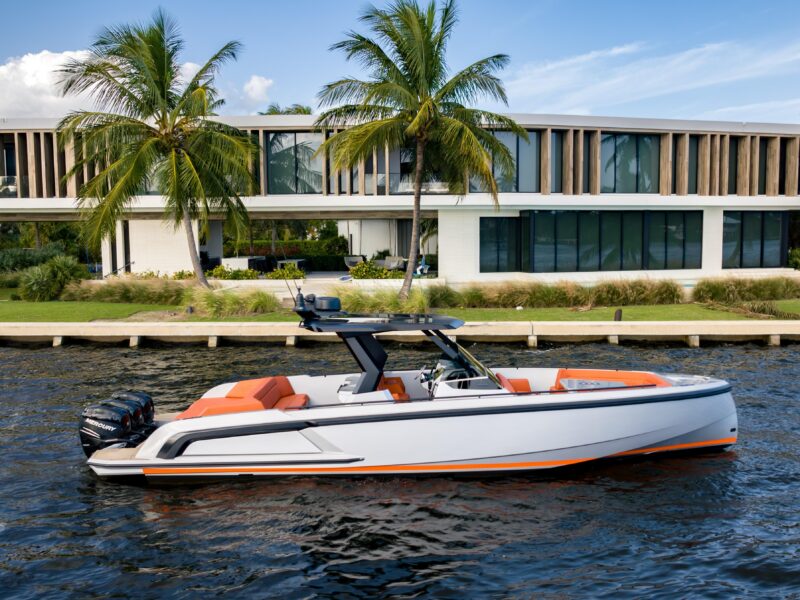 2023 Vanquish Yachts Sports Line Outboard