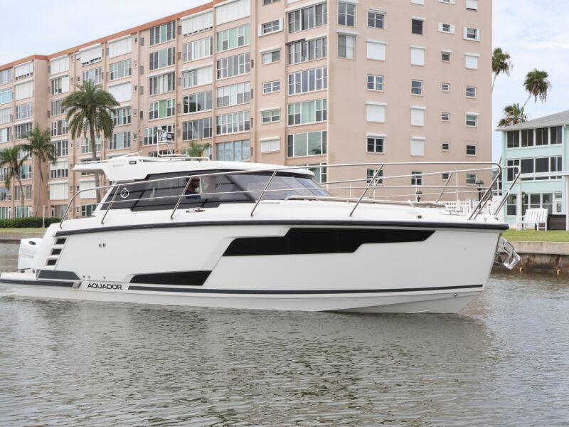 2024 Aquador 300 HT