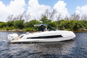2024 Astondoa 377 Coupe Outboard for sale