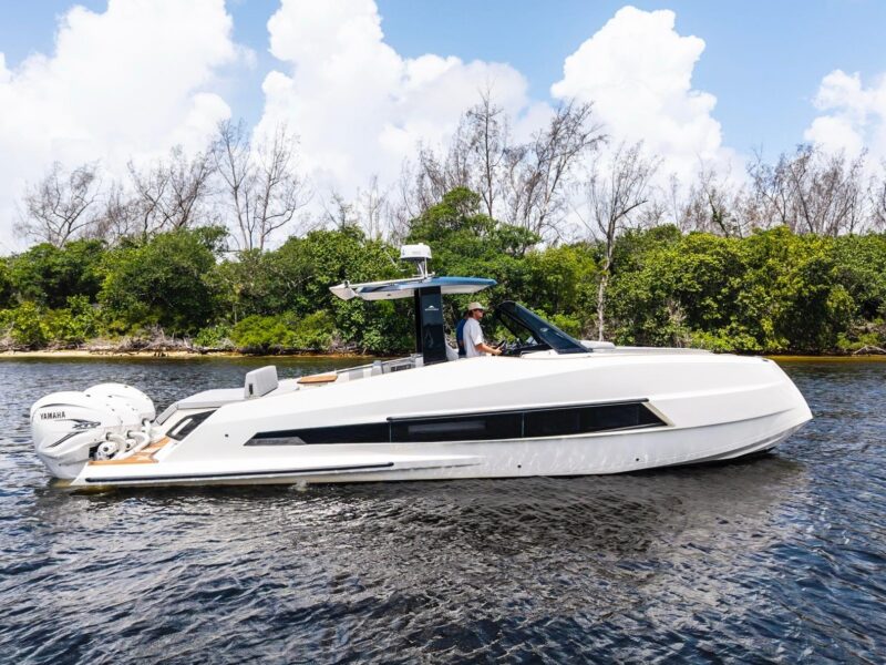 2024 Astondoa 377 Coupe Outboard