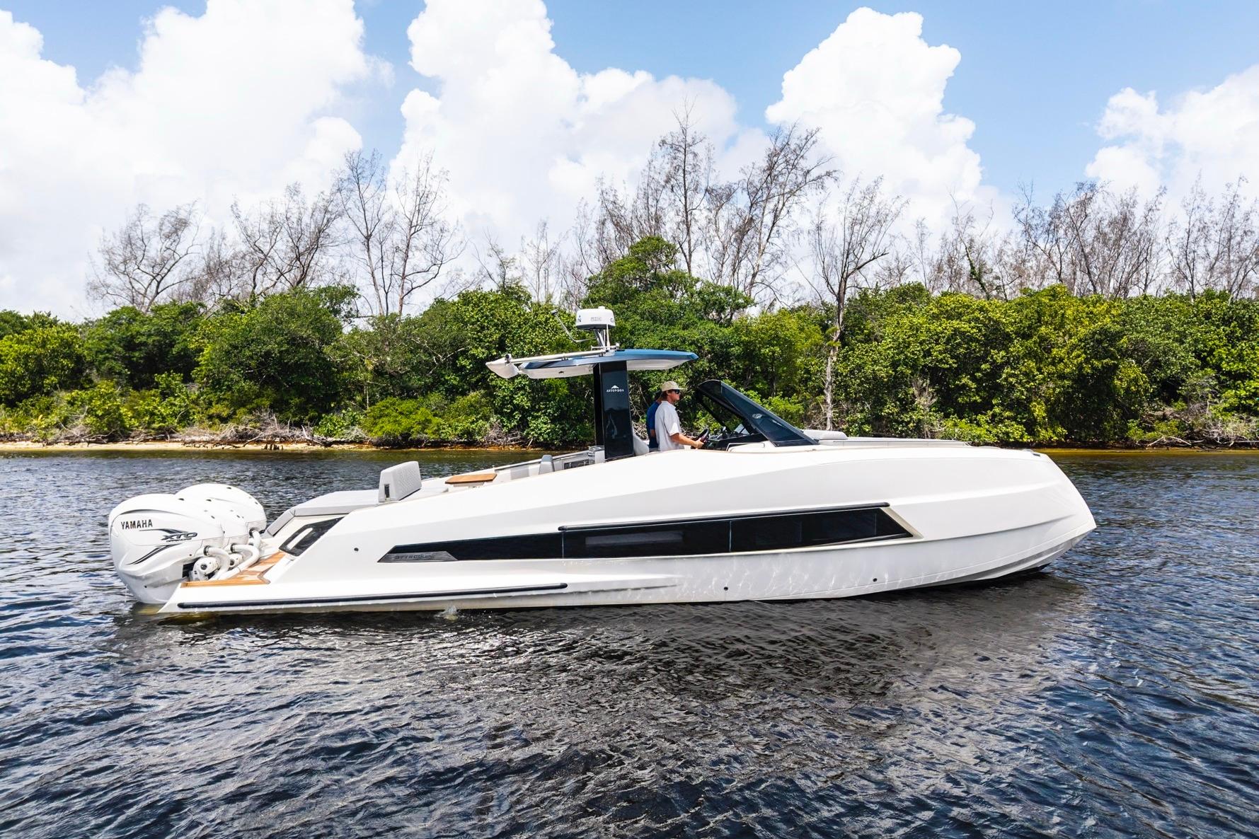 2024 Astondoa 377 Coupe Outboard for sale