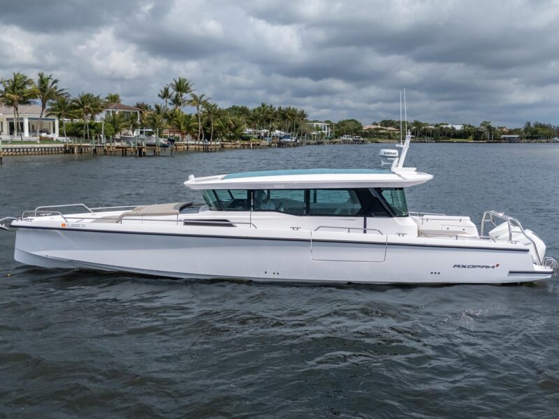 2024 Axopar 45 XC Cross Cabin