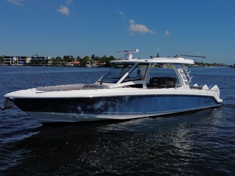 2024 Boston Whaler 350 Realm